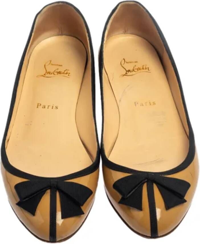 Christian Louboutin Pre-owned Leather flats Beige Dames