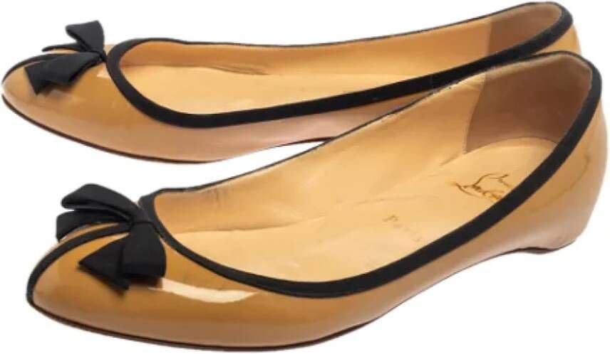 Christian Louboutin Pre-owned Leather flats Beige Dames