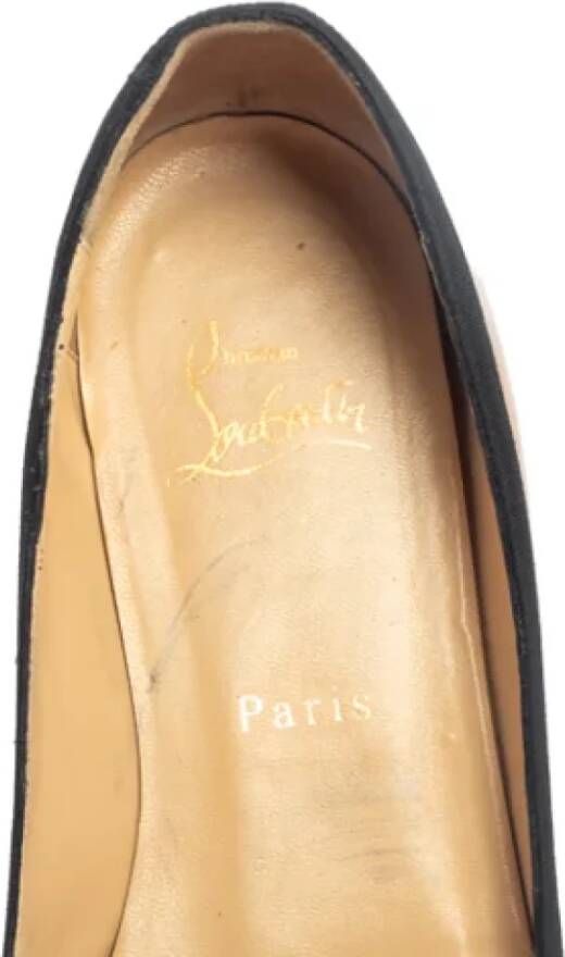 Christian Louboutin Pre-owned Leather flats Beige Dames