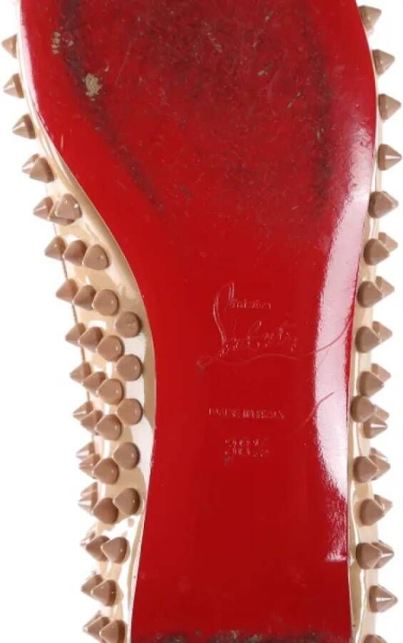 Christian Louboutin Pre-owned Leather flats Beige Dames