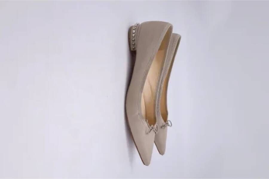 Christian Louboutin Pre-owned Leather flats Beige Dames