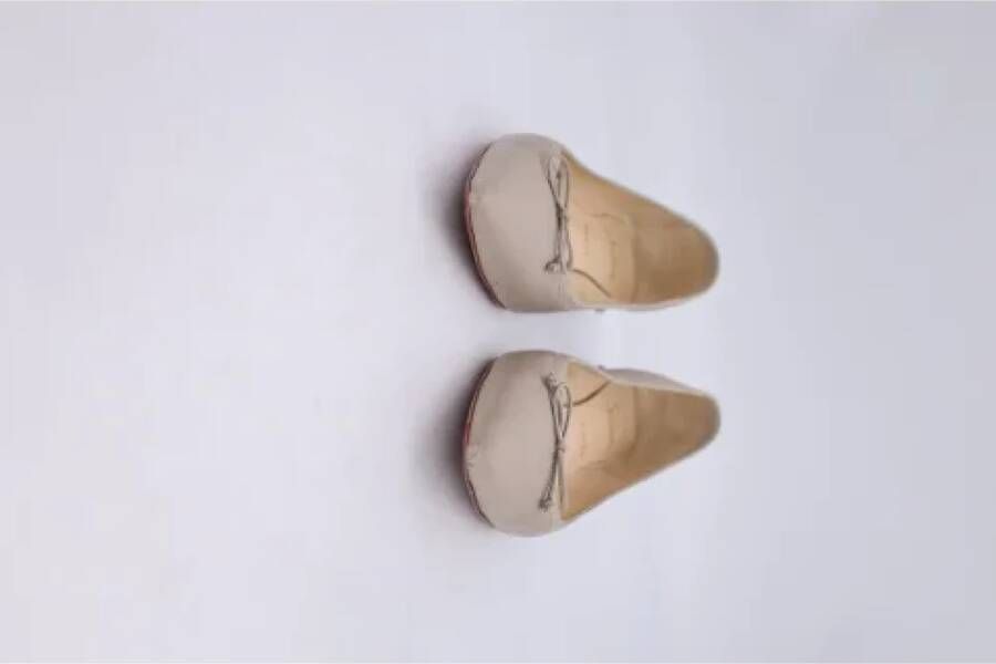 Christian Louboutin Pre-owned Leather flats Beige Dames