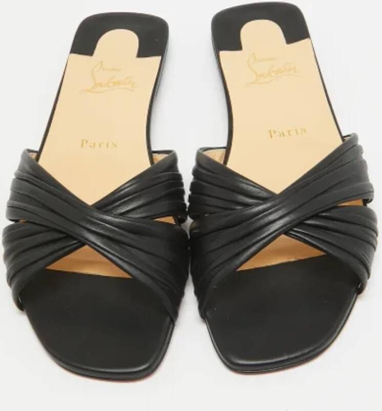 Christian Louboutin Pre-owned Leather flats Black Dames