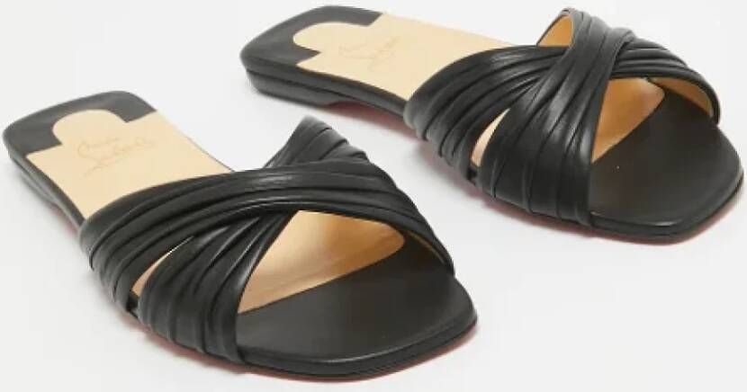 Christian Louboutin Pre-owned Leather flats Black Dames