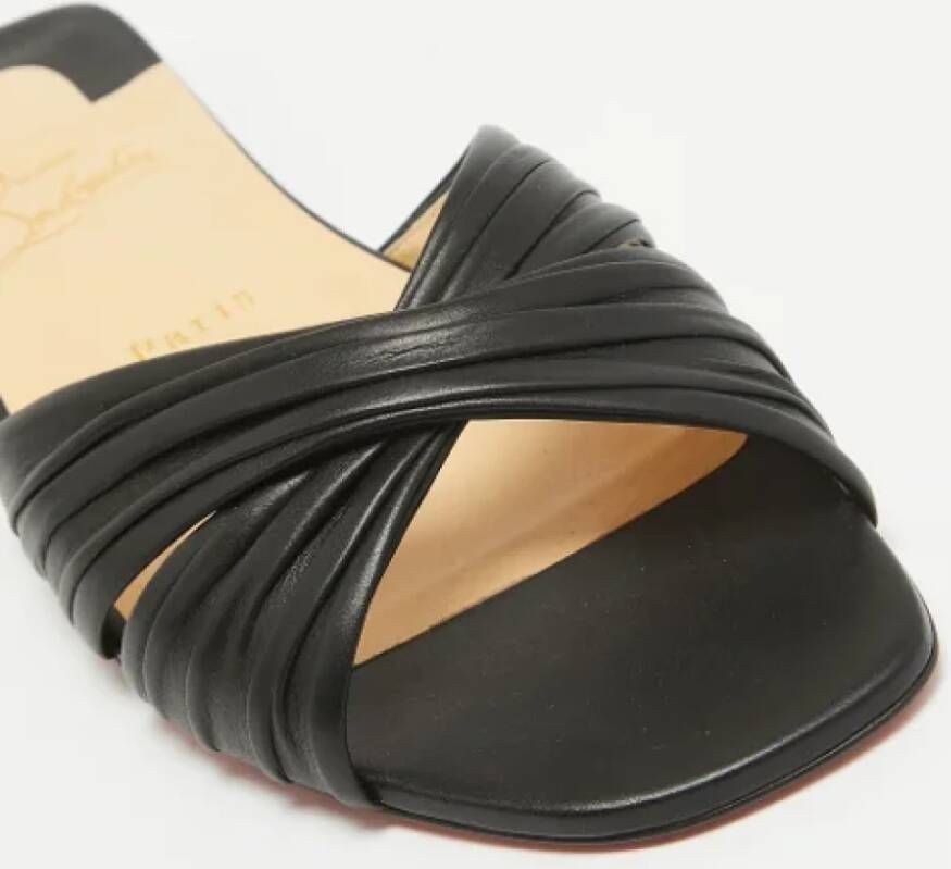 Christian Louboutin Pre-owned Leather flats Black Dames