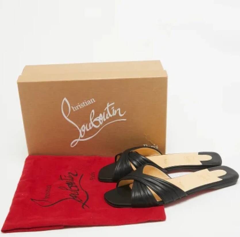 Christian Louboutin Pre-owned Leather flats Black Dames