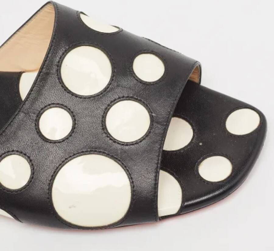 Christian Louboutin Pre-owned Leather flats Black Dames