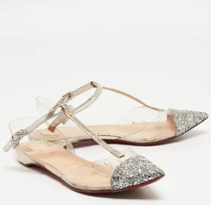 Christian Louboutin Pre-owned Leather flats Gray Dames