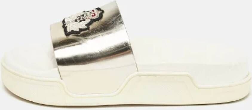 Christian Louboutin Pre-owned Leather flats Gray Dames