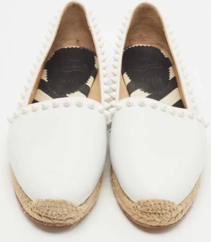 Christian Louboutin Pre-owned Leather flats White Dames