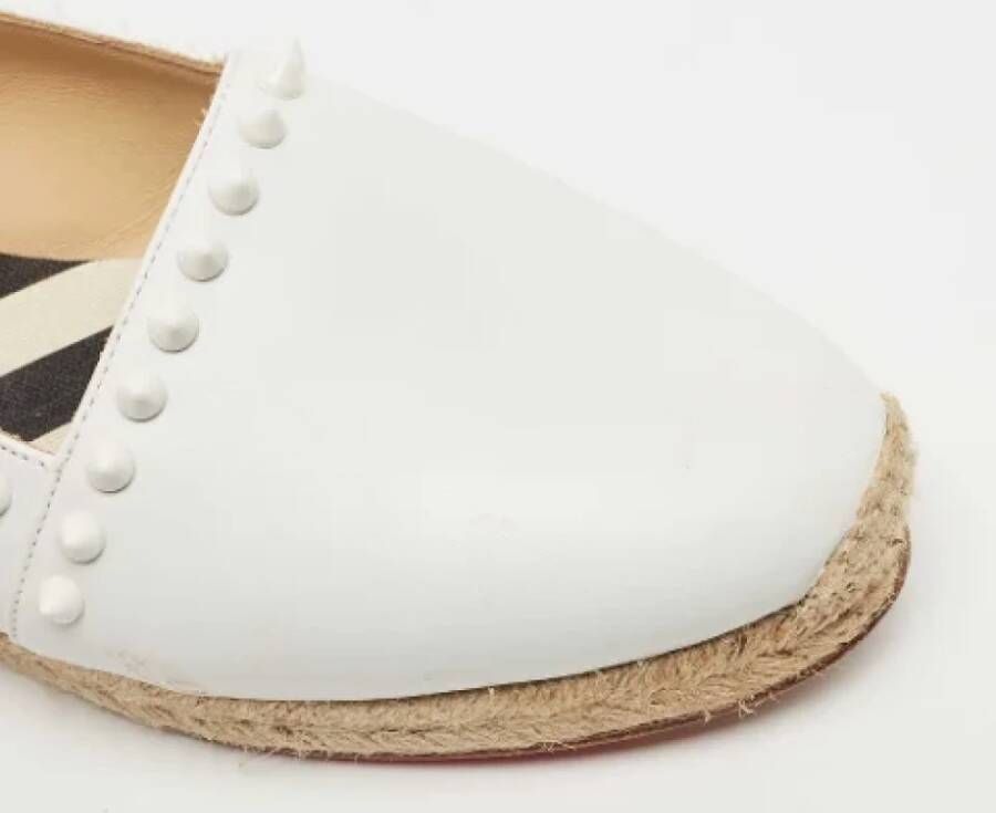 Christian Louboutin Pre-owned Leather flats White Dames