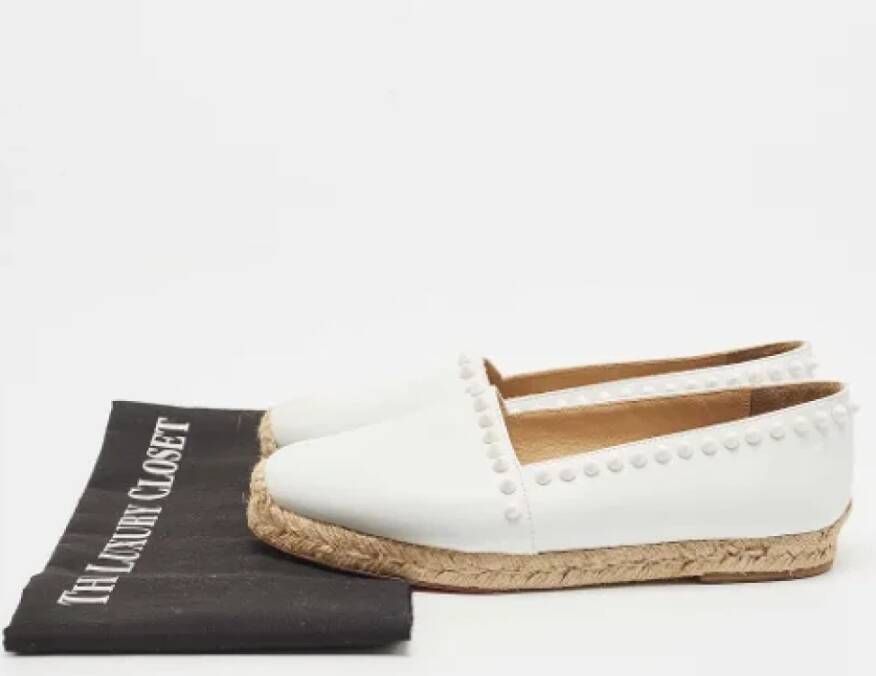 Christian Louboutin Pre-owned Leather flats White Dames