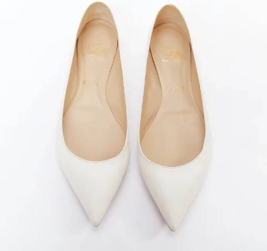 Christian Louboutin Pre-owned Leather flats White Dames