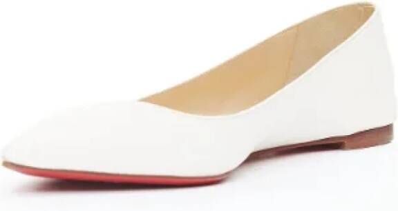 Christian Louboutin Pre-owned Leather flats White Dames