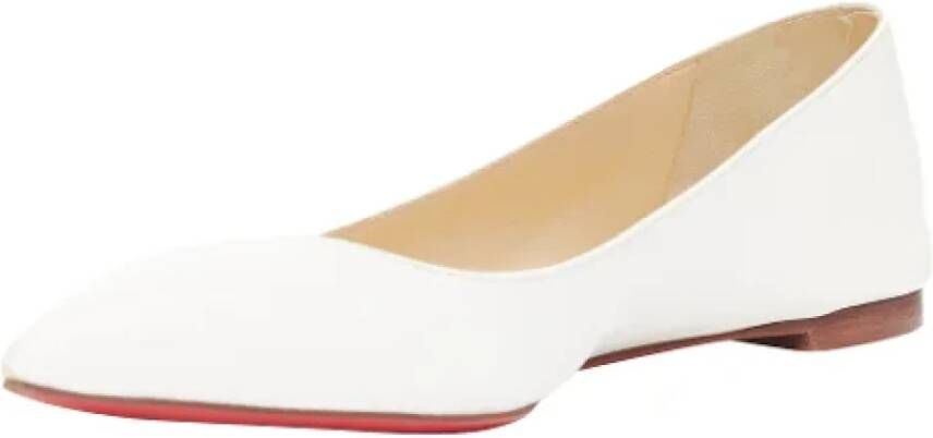 Christian Louboutin Pre-owned Leather flats White Dames