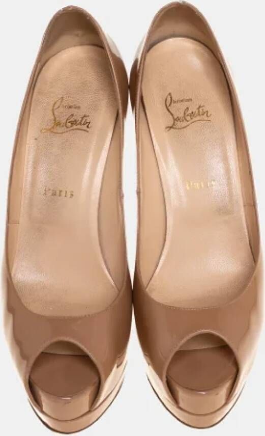 Christian Louboutin Pre-owned Leather heels Beige Dames