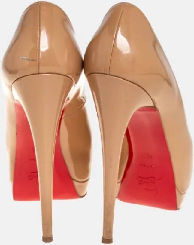 Christian Louboutin Pre-owned Leather heels Beige Dames