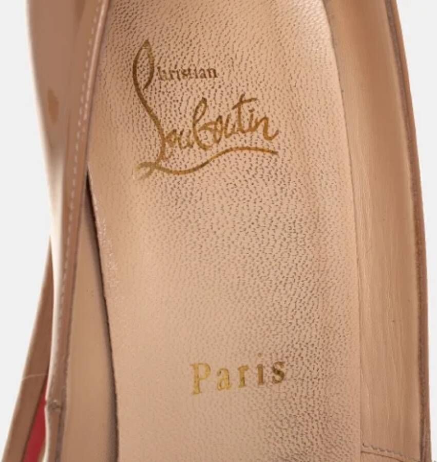 Christian Louboutin Pre-owned Leather heels Beige Dames