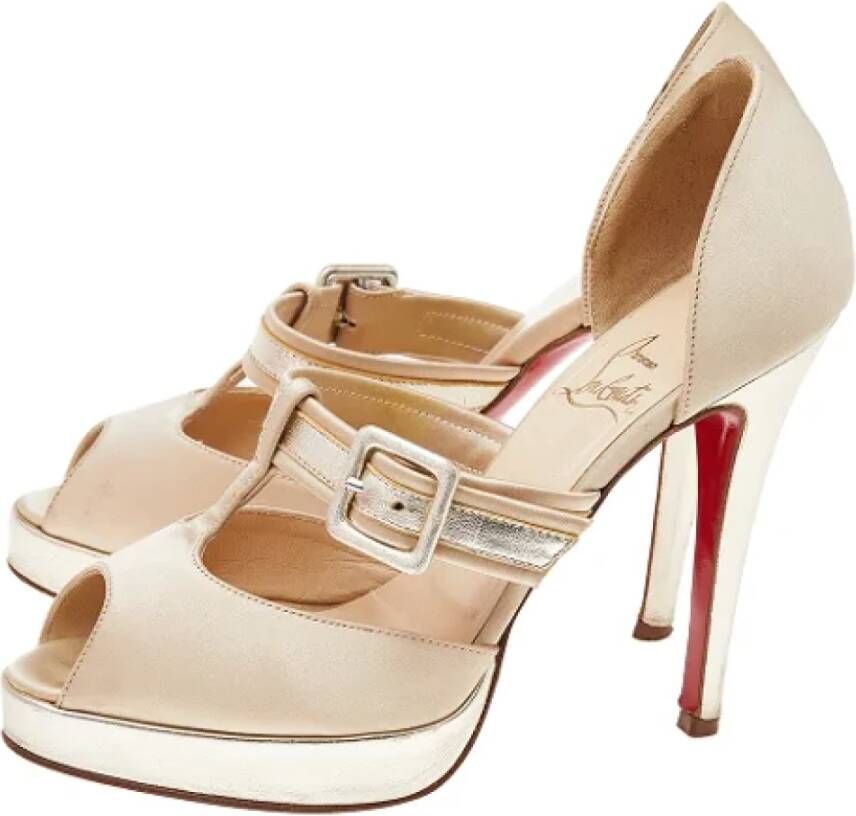 Christian Louboutin Pre-owned Leather heels Beige Dames