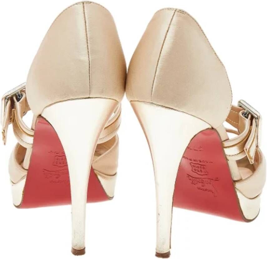 Christian Louboutin Pre-owned Leather heels Beige Dames