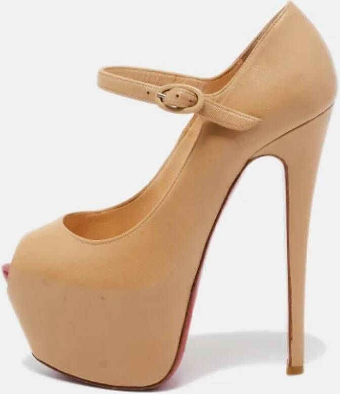 Christian Louboutin Pre-owned Leather heels Beige Dames