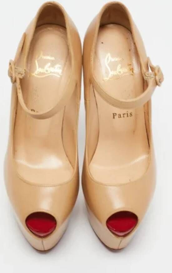 Christian Louboutin Pre-owned Leather heels Beige Dames