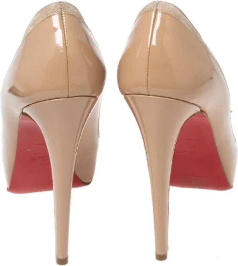 Christian Louboutin Pre-owned Leather heels Beige Dames