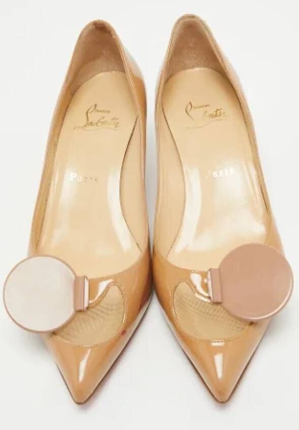 Christian Louboutin Pre-owned Leather heels Beige Dames