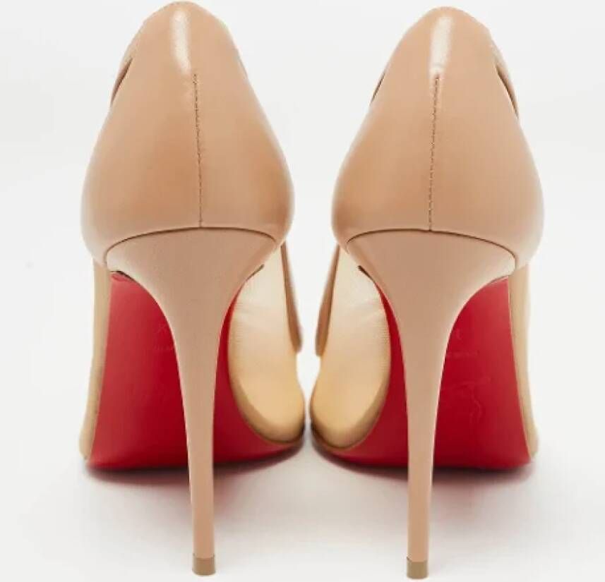 Christian Louboutin Pre-owned Leather heels Beige Dames