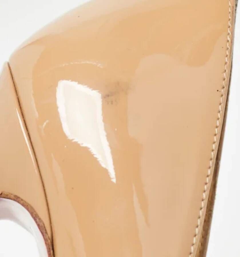 Christian Louboutin Pre-owned Leather heels Beige Dames