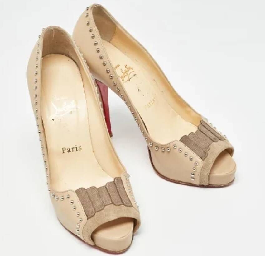 Christian Louboutin Pre-owned Leather heels Beige Dames