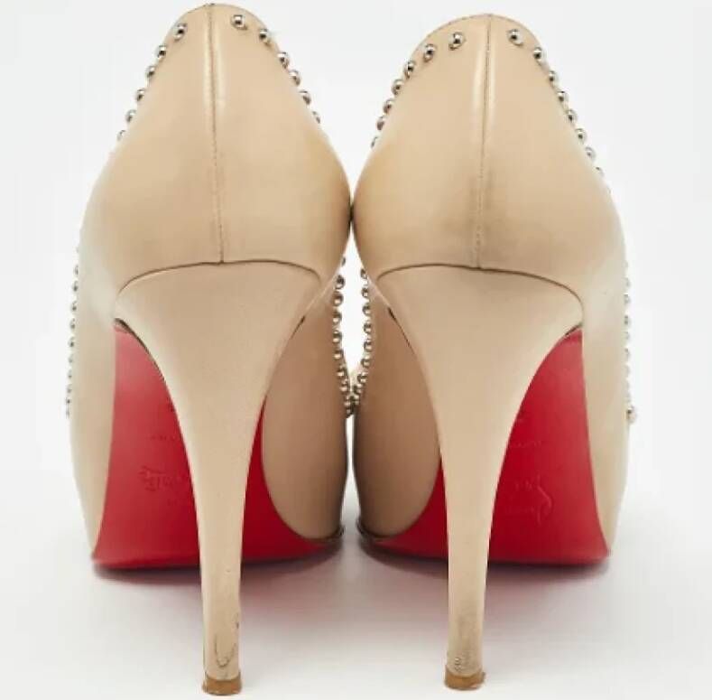 Christian Louboutin Pre-owned Leather heels Beige Dames