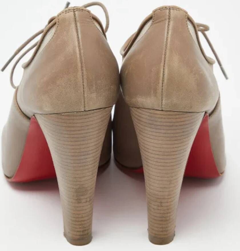 Christian Louboutin Pre-owned Leather heels Beige Dames