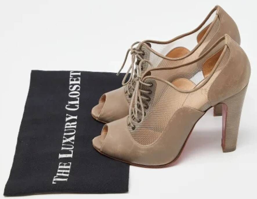 Christian Louboutin Pre-owned Leather heels Beige Dames