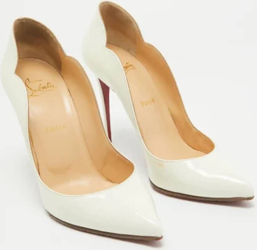 Christian Louboutin Pre-owned Leather heels Beige Dames