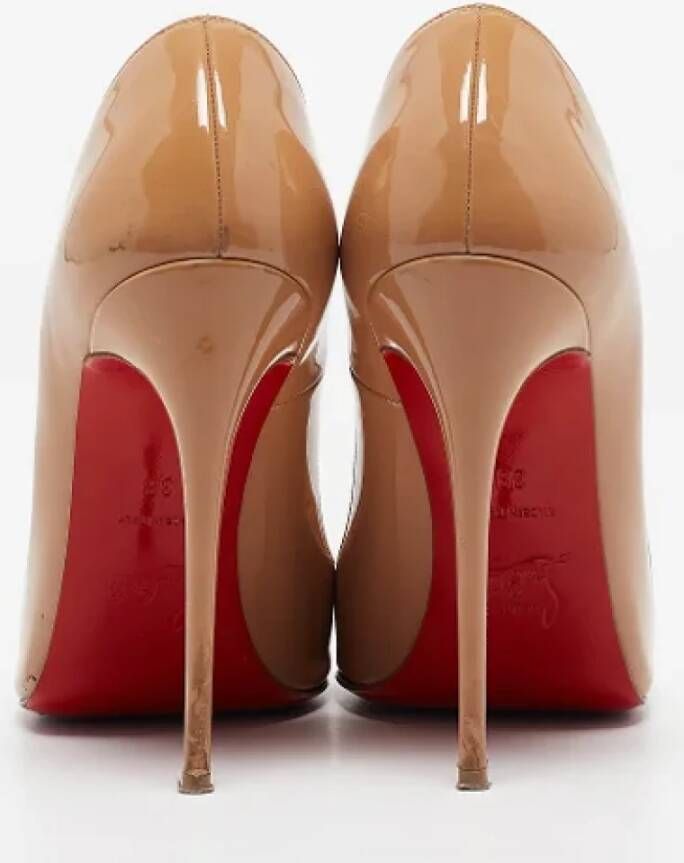 Christian Louboutin Pre-owned Leather heels Beige Dames