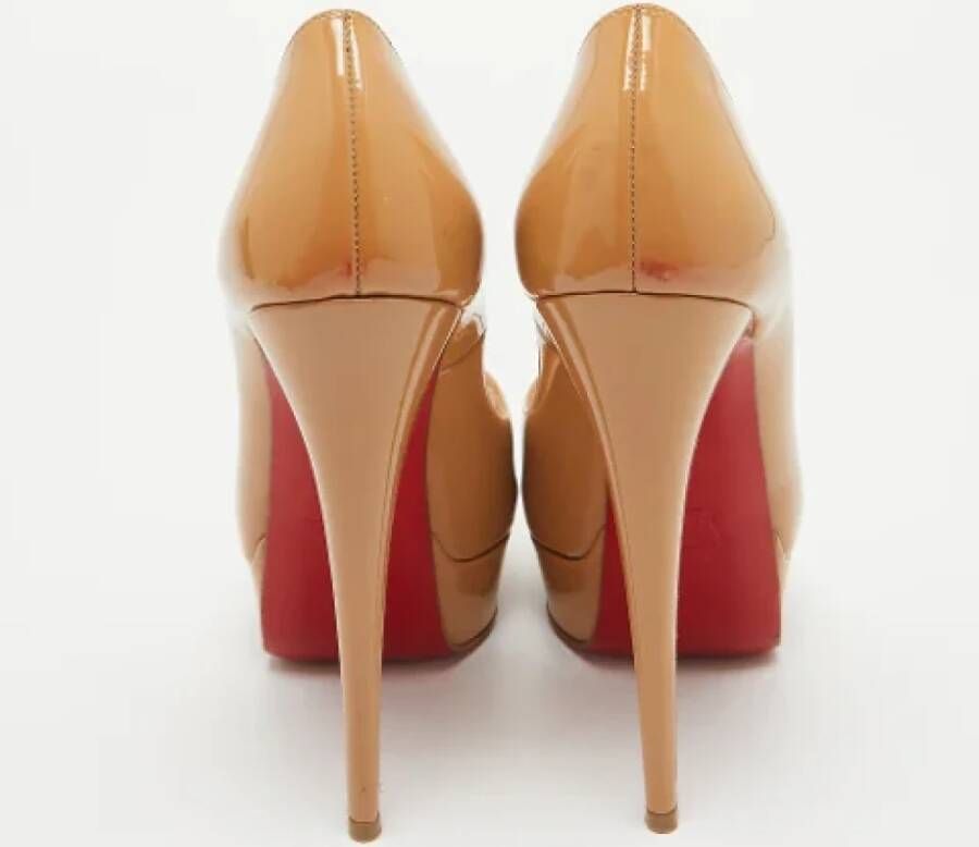 Christian Louboutin Pre-owned Leather heels Beige Dames