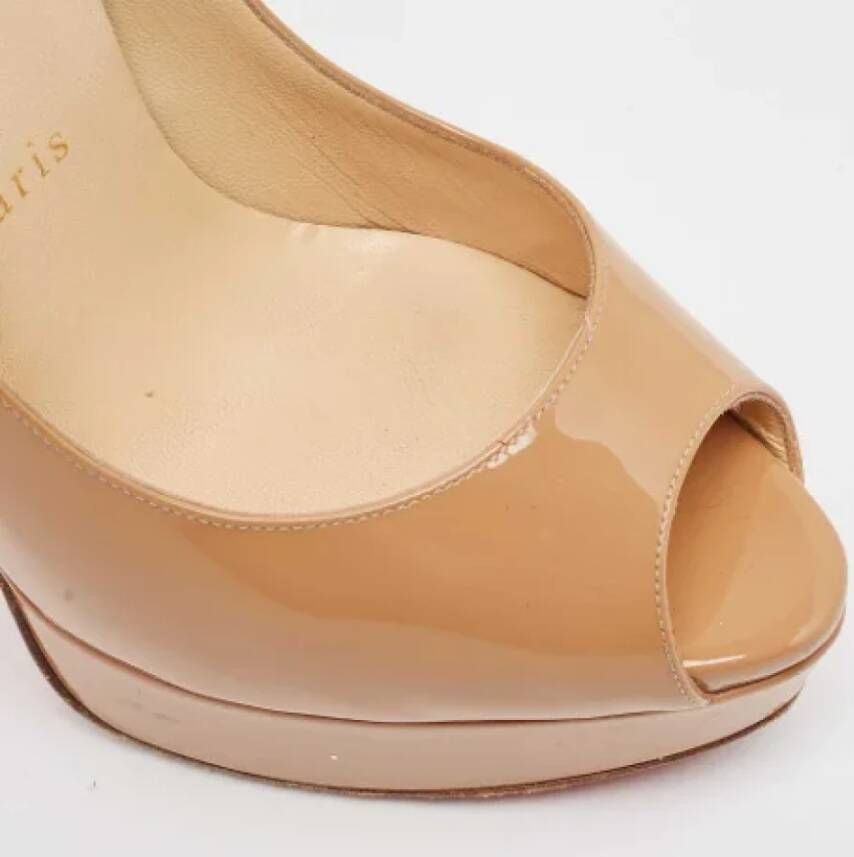 Christian Louboutin Pre-owned Leather heels Beige Dames