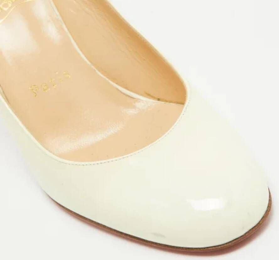 Christian Louboutin Pre-owned Leather heels Beige Dames