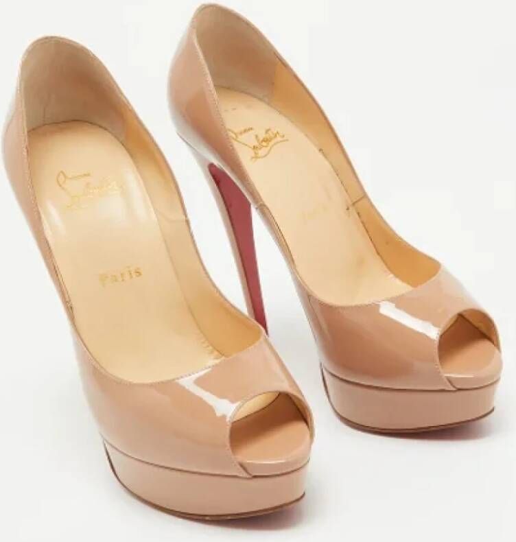 Christian Louboutin Pre-owned Leather heels Beige Dames