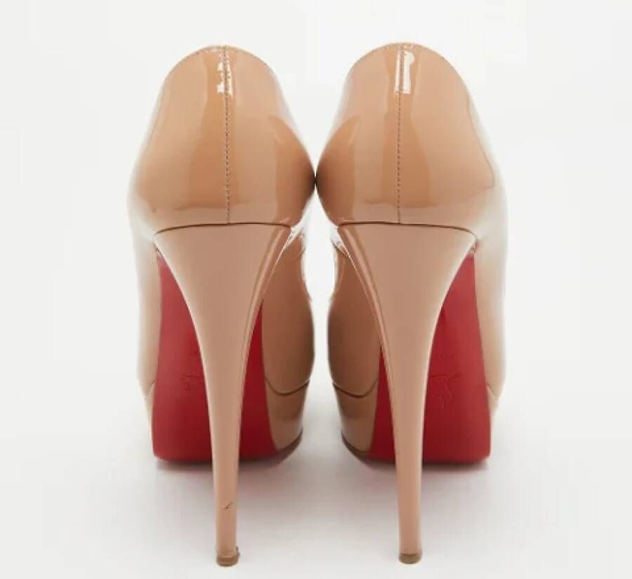 Christian Louboutin Pre-owned Leather heels Beige Dames