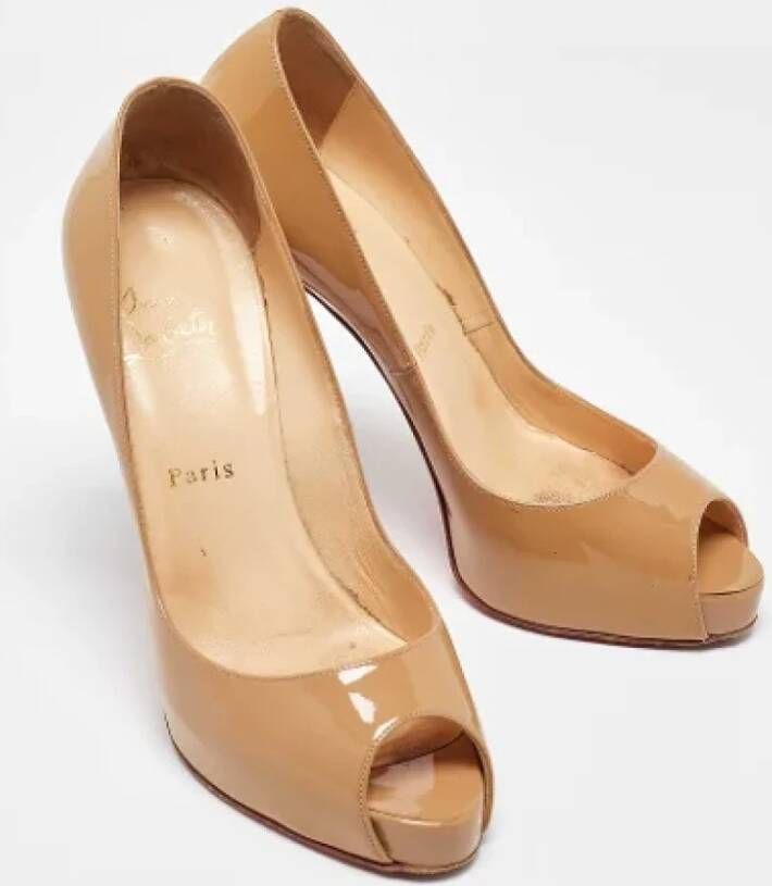 Christian Louboutin Pre-owned Leather heels Beige Dames