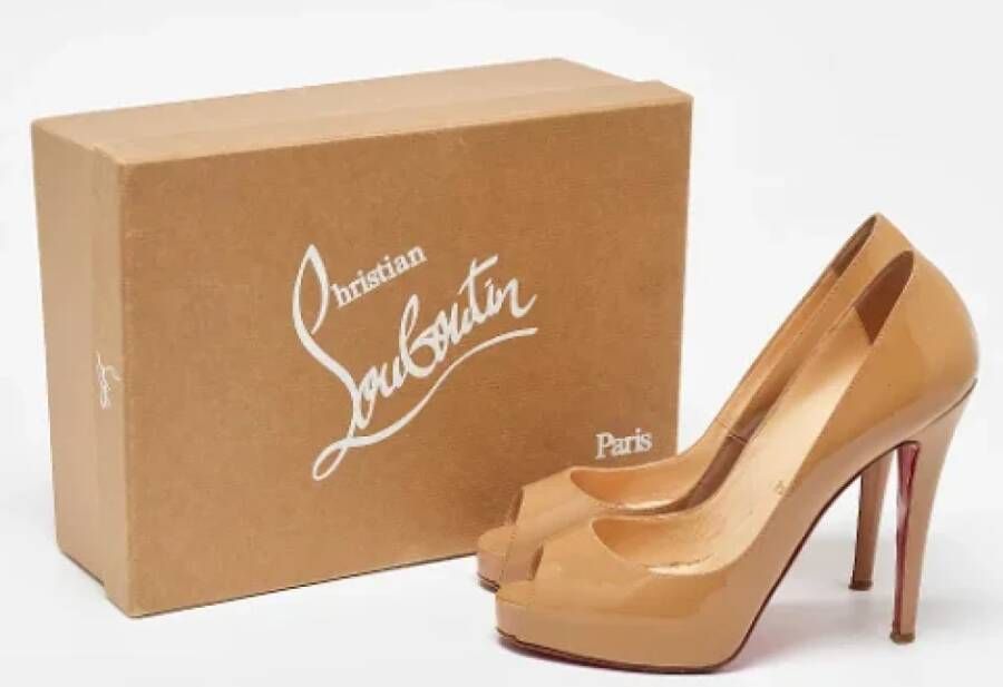 Christian Louboutin Pre-owned Leather heels Beige Dames