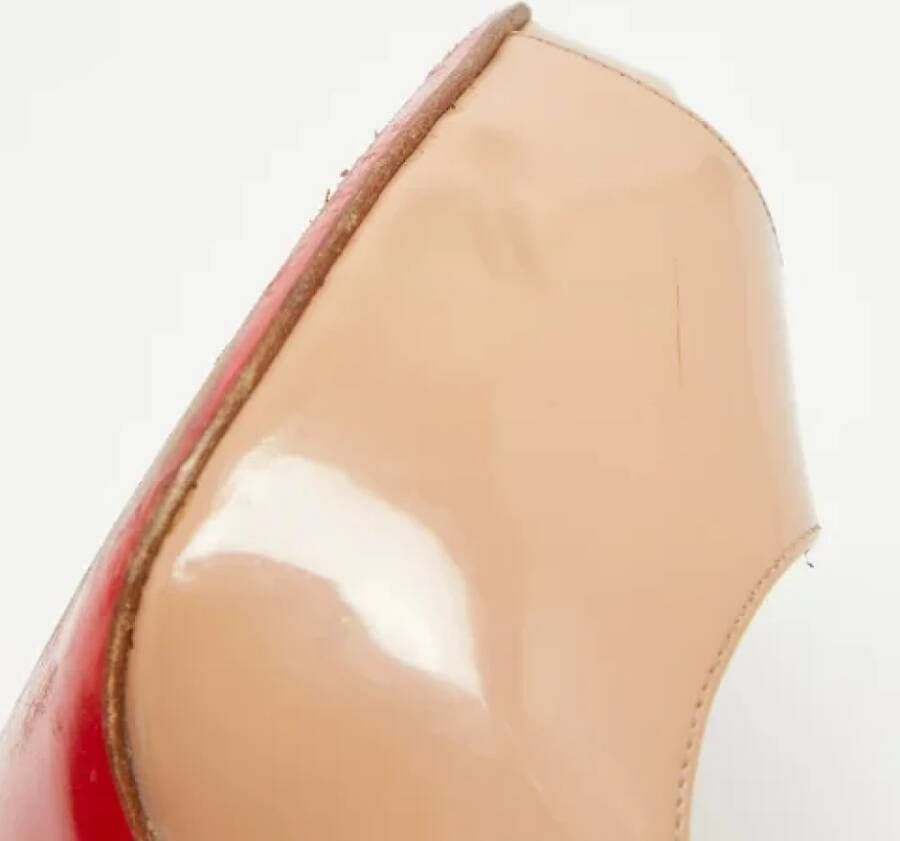 Christian Louboutin Pre-owned Leather heels Beige Dames