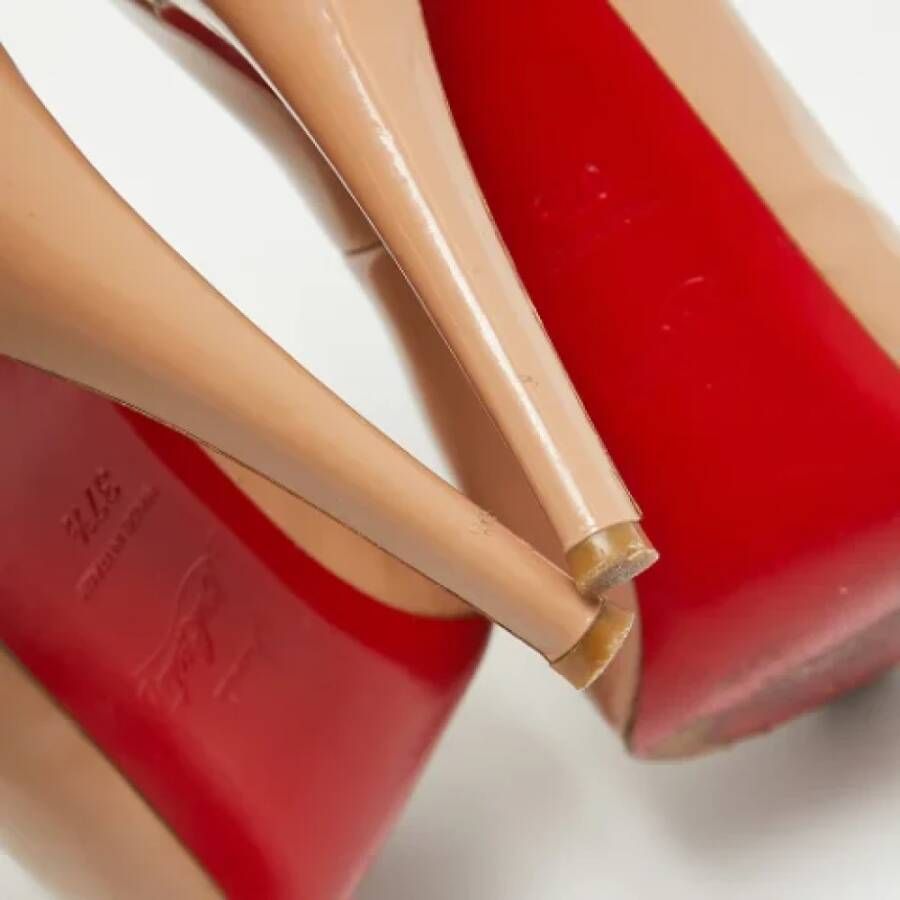 Christian Louboutin Pre-owned Leather heels Beige Dames