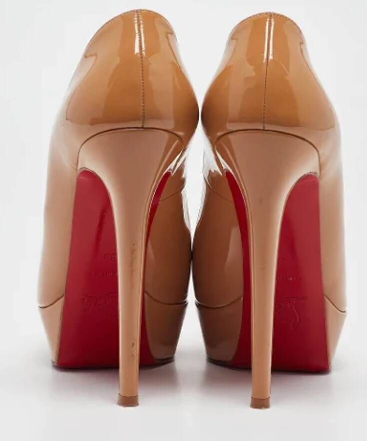 Christian Louboutin Pre-owned Leather heels Beige Dames