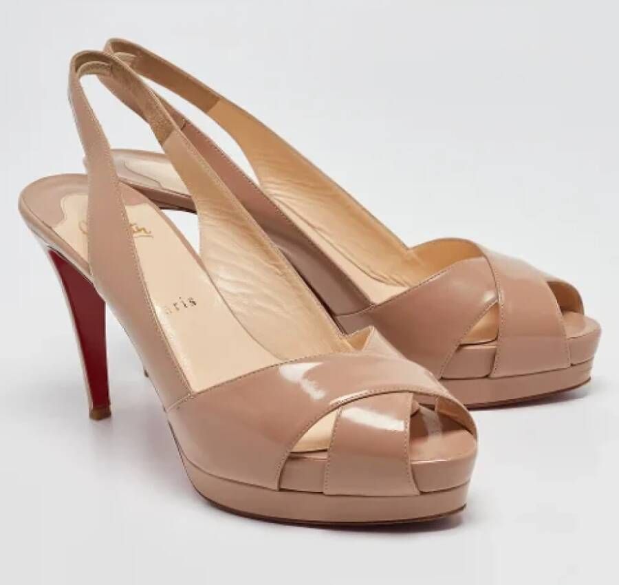 Christian Louboutin Pre-owned Leather heels Beige Dames