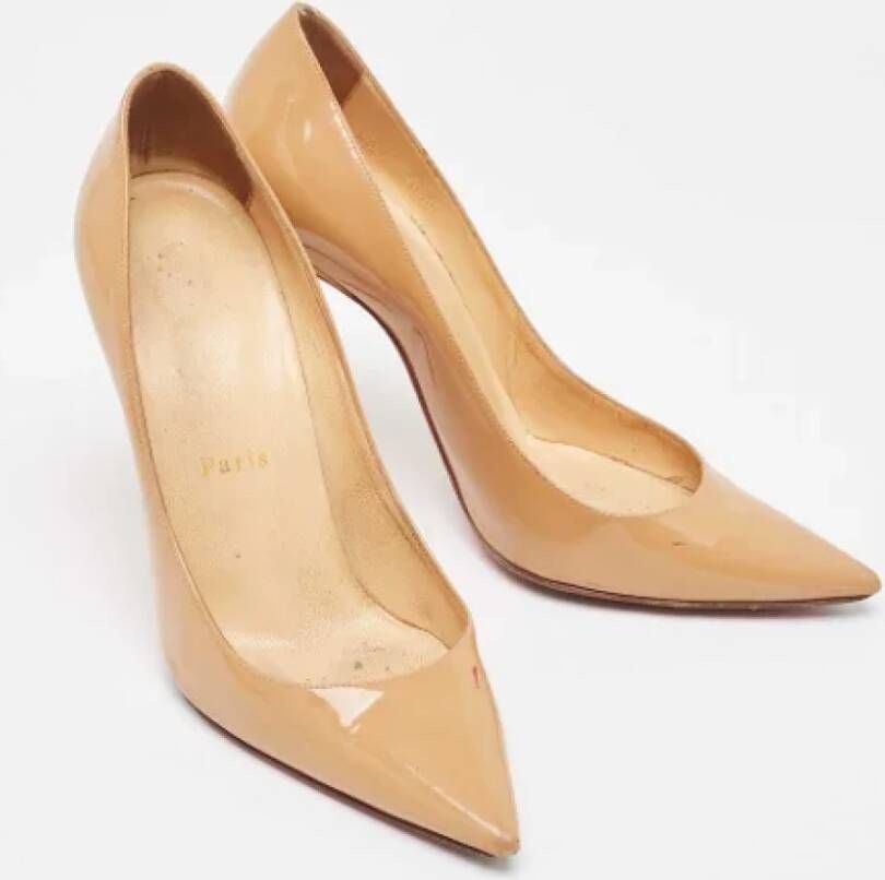 Christian Louboutin Pre-owned Leather heels Beige Dames