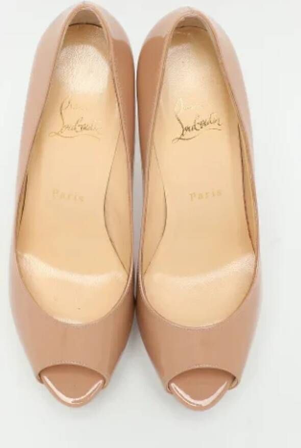 Christian Louboutin Pre-owned Leather heels Beige Dames