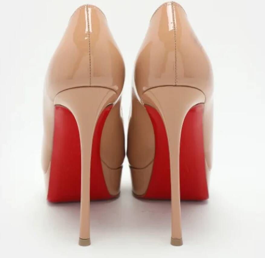 Christian Louboutin Pre-owned Leather heels Beige Dames